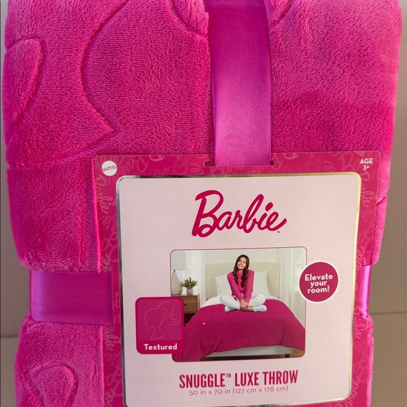 New Barbie Textured Throw - Picture 5 of 7